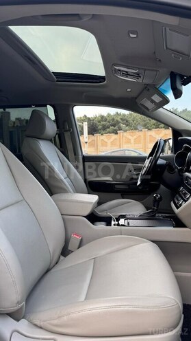 Kia Carnival-10