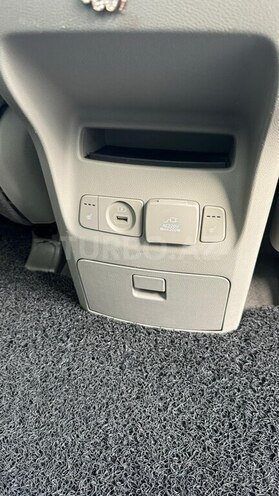 Kia Carnival-13