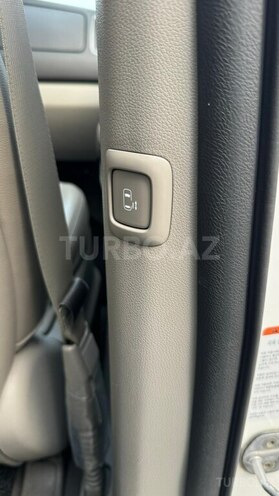 Kia Carnival-14