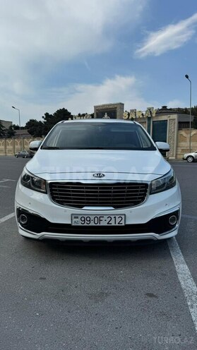 Kia Carnival-1