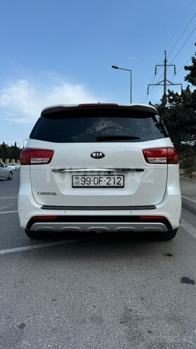 Kia Carnival-2
