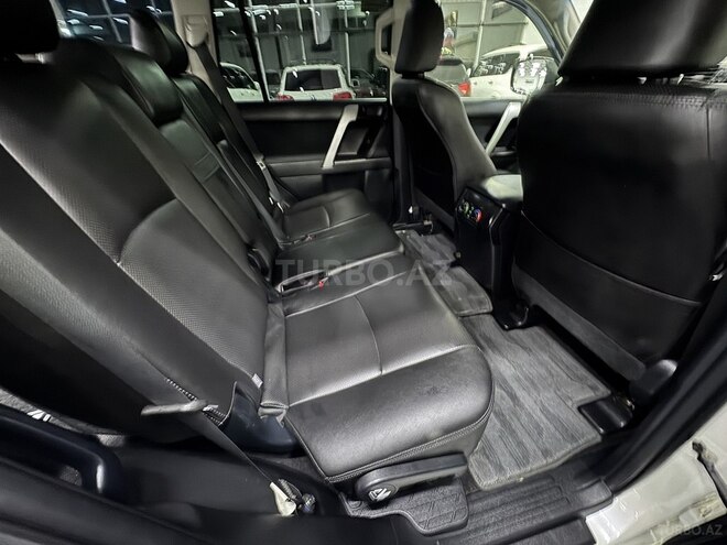 Toyota Land Cruiser Prado-18