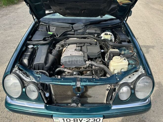 Mercedes E 230 1996, 490,000 km - 2.3 l - Salyan