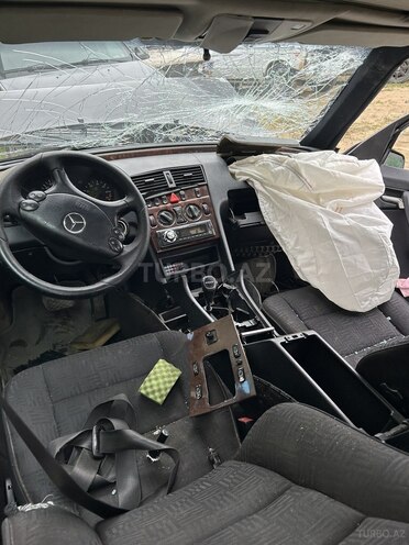 Mercedes C 180 1998, 300,000 km - 1.8 l - Bakı