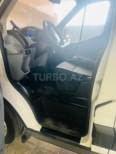 Ford Transit 2015, 142,000 km - 2.2 l - Salyan