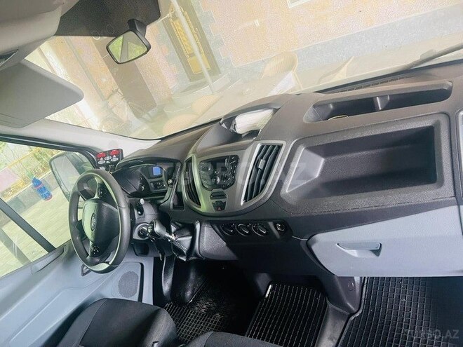 Ford Transit 2015, 142,000 km - 2.2 l - Salyan