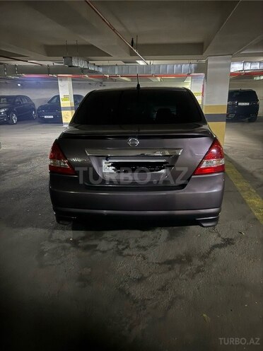Nissan Tiida-10