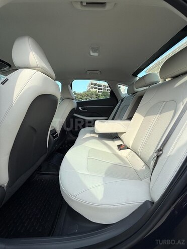 Hyundai Sonata-12