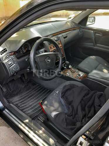 Mercedes E 280 1999, 290,000 km - 2.8 l - Bakı