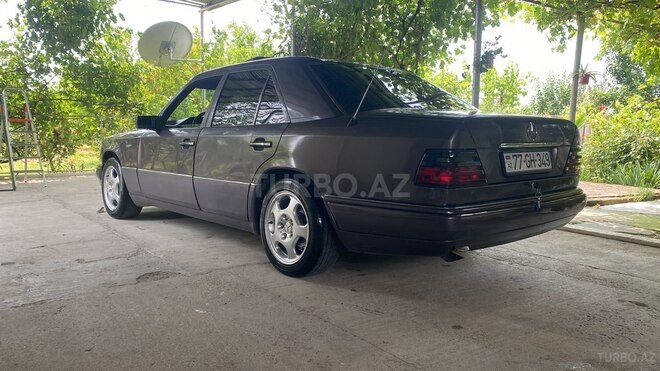 Mercedes E 220 1994, 39,000 km - 2.2 l - Bakı