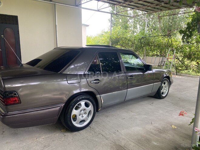 Mercedes E 220 1994, 39,000 km - 2.2 l - Bakı