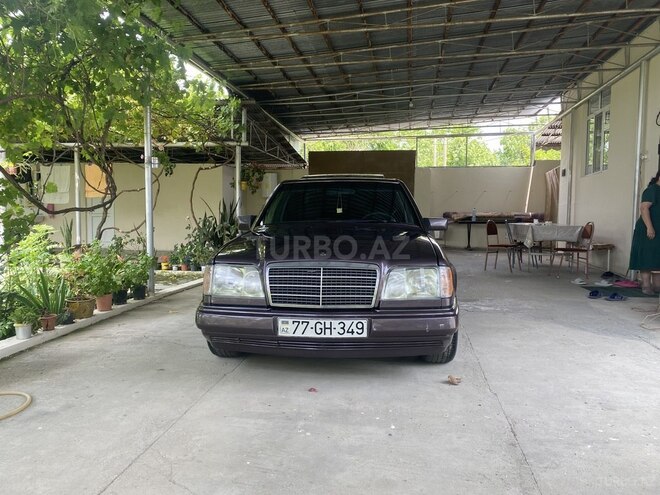Mercedes E 220 1994, 39,000 km - 2.2 l - Bakı