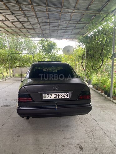 Mercedes E 220 1994, 39,000 km - 2.2 l - Bakı