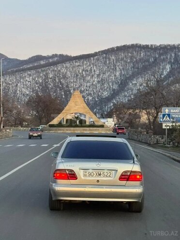 Mercedes E 240 2001, 400,100 km - 2.6 л - Zaqatala
