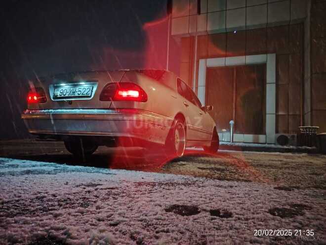 Mercedes E 240 2001, 400,100 km - 2.6 л - Zaqatala
