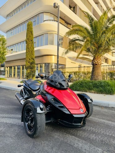 Can-Am Spyder RS-8