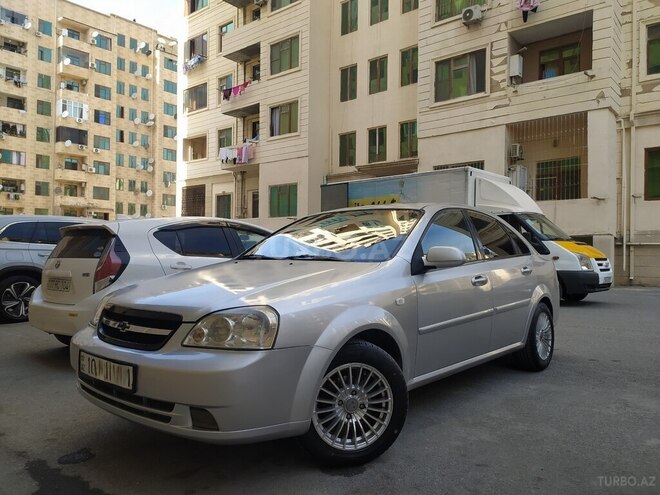 Chevrolet Lacetti-1