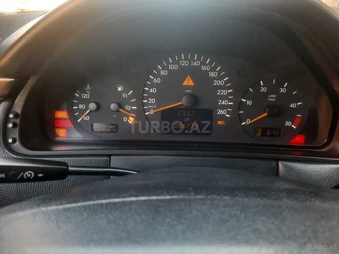 Mercedes E 270 2000, 266,000 km - 2.7 l - Bakı