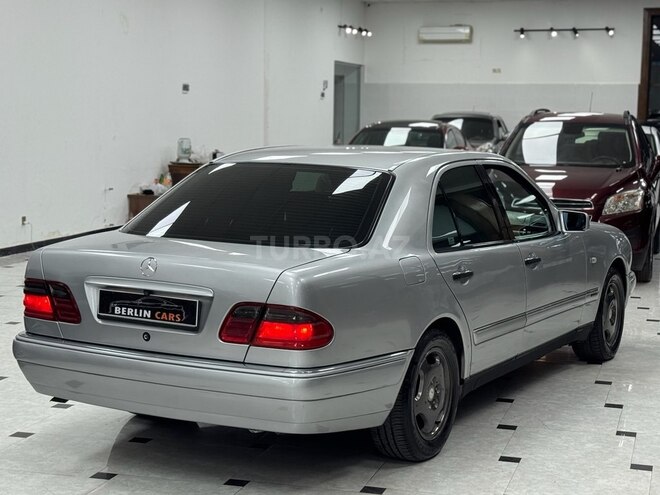Mercedes E 200-8