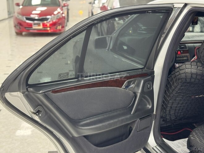 Mercedes E 200-17