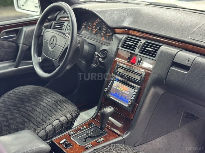 Mercedes E 200-12