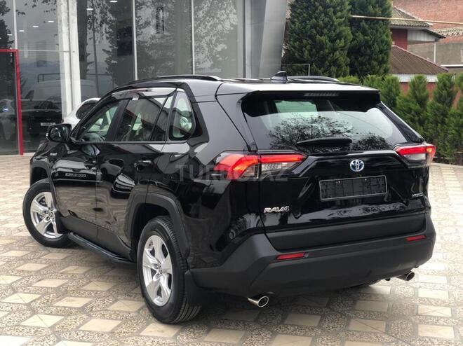 Toyota RAV4-8