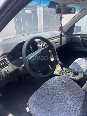 Mercedes E 240 1999, 250,000 km - 2.4 л - Bakı
