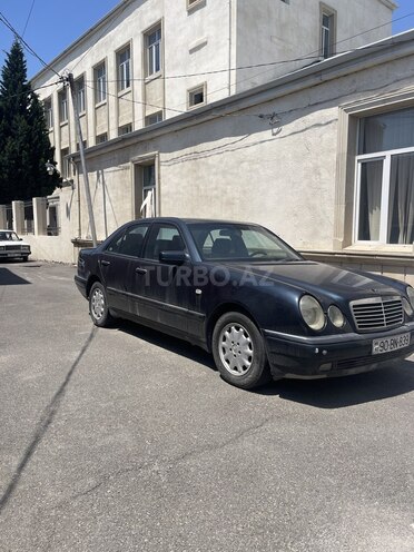 Mercedes E 240 1999, 250,000 km - 2.4 л - Bakı