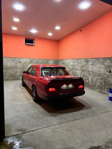 Mercedes E 250 1992, 250,000 km - 2.5 l - Astara