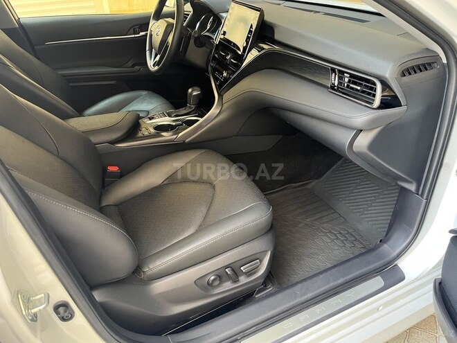Toyota Camry-13