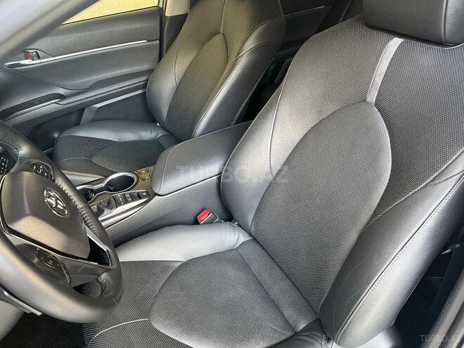 Toyota Camry-12