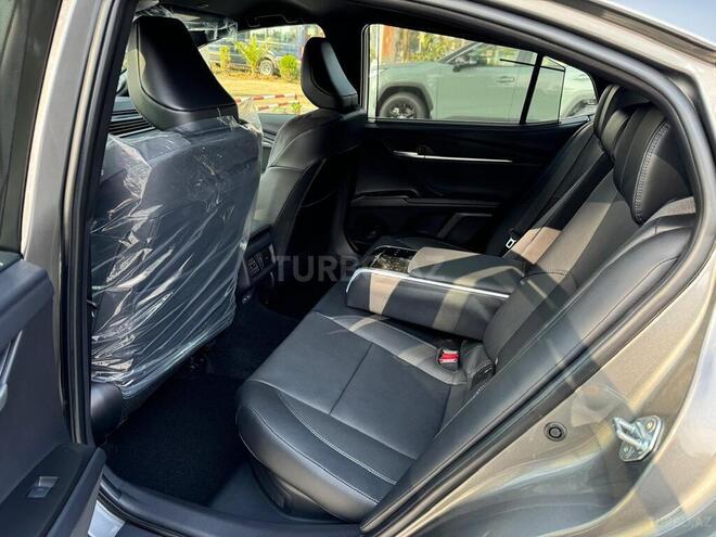 Toyota Camry-13
