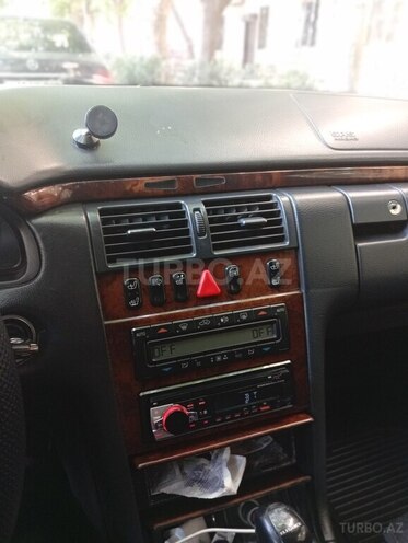 Mercedes E 320 2001, 298,311 km - 3.2 l - Bakı
