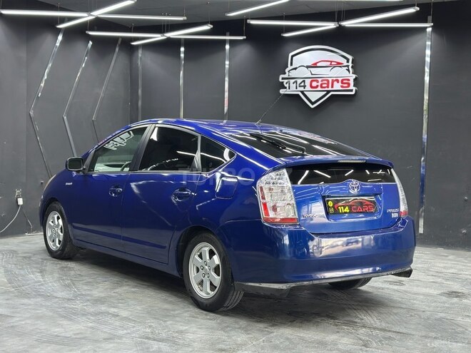 Toyota Prius-8