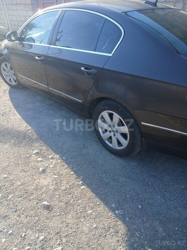 Volkswagen Passat 2005, 272,000 km - 2.0 l - Bakı