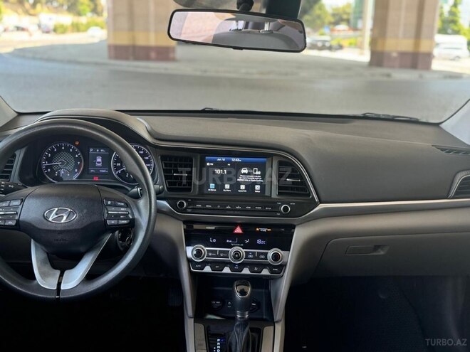 Hyundai Elantra-6
