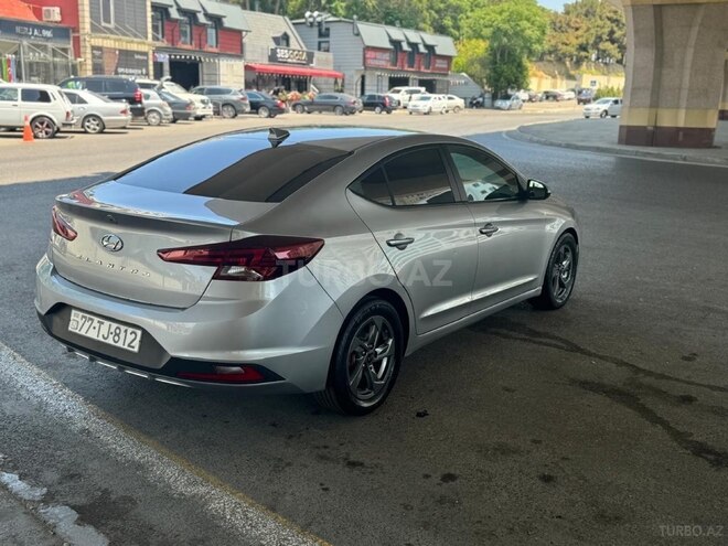 Hyundai Elantra-3