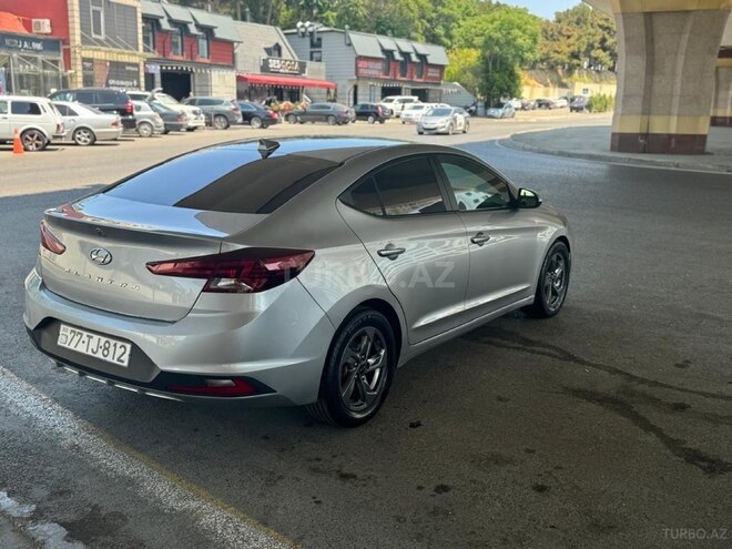 Hyundai Elantra-2
