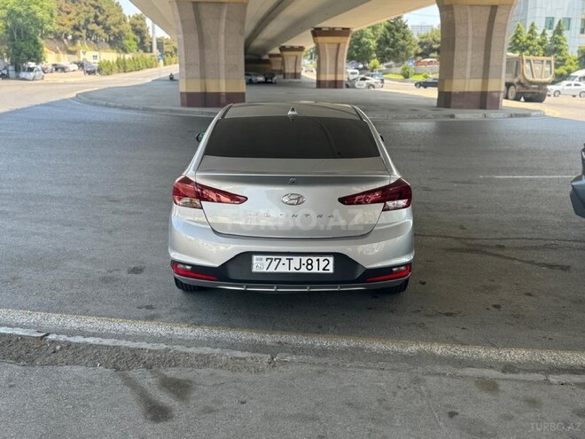 Hyundai Elantra-4
