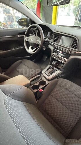 Hyundai Elantra-9