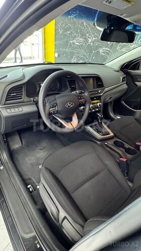 Hyundai Elantra-13