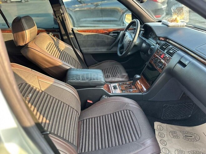 Mercedes E 200 2000, 286,600 km - 2.0 l - Bakı