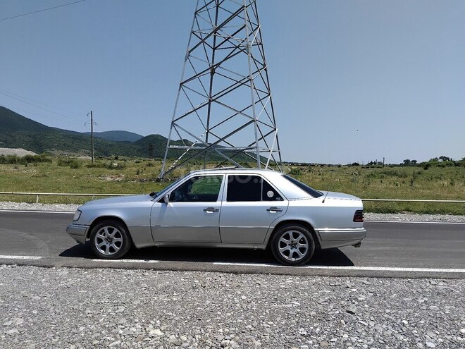 Mercedes E 250 1995, 297,111 km - 2.5 l - İsmayıllı