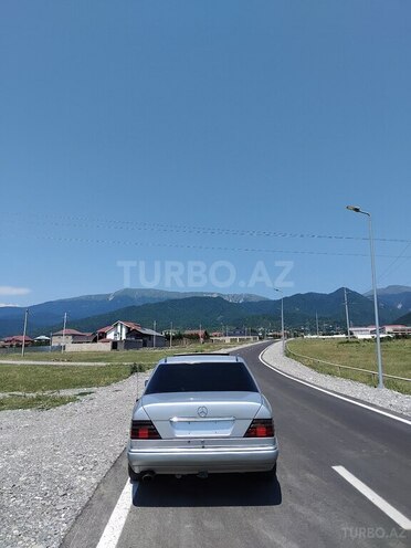 Mercedes E 250 1995, 297,111 km - 2.5 l - İsmayıllı