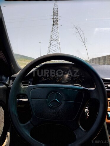 Mercedes E 250 1995, 297,111 km - 2.5 l - İsmayıllı