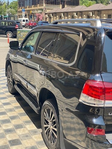 Lexus LX 570-16