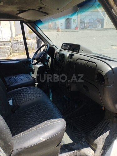 Ford Transit-17