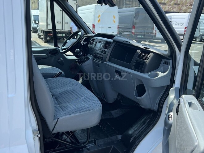 Ford Transit-7