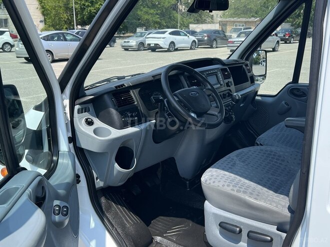 Ford Transit-8