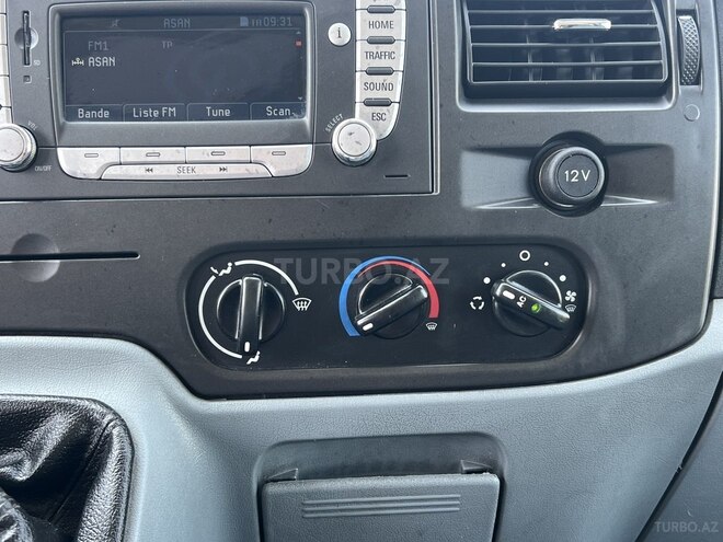 Ford Transit-12